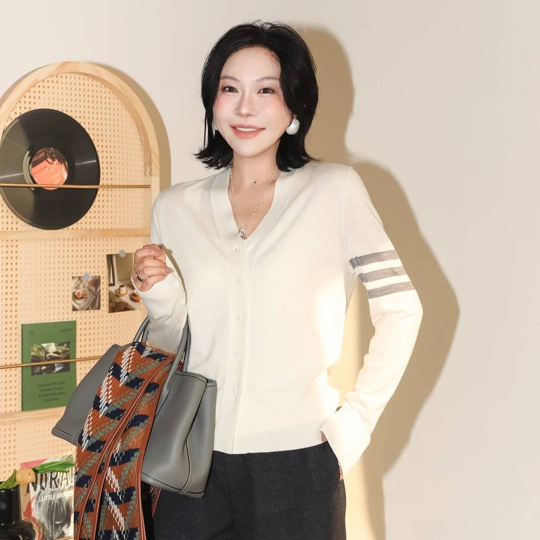 PENNYPENG 小熊猫 休闲经典复古款拼色极简风气质百搭羊毛V领开衫