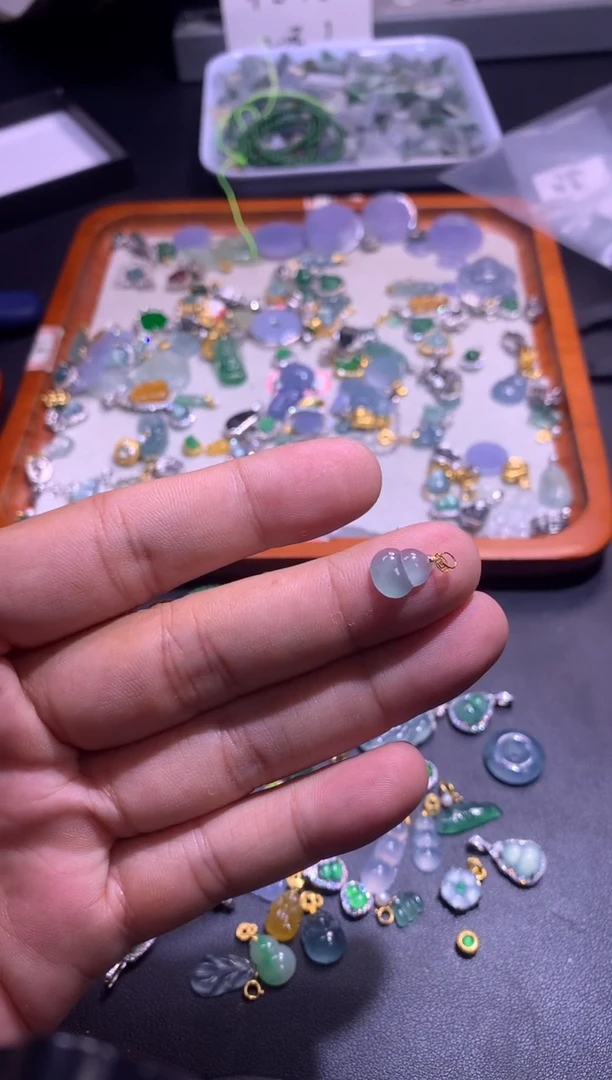 翡翠18K金镶嵌吊坠(不含链)1