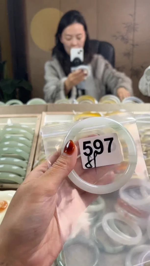 手镯玛瑙/玉髓未镶嵌597天山翠默认微抠