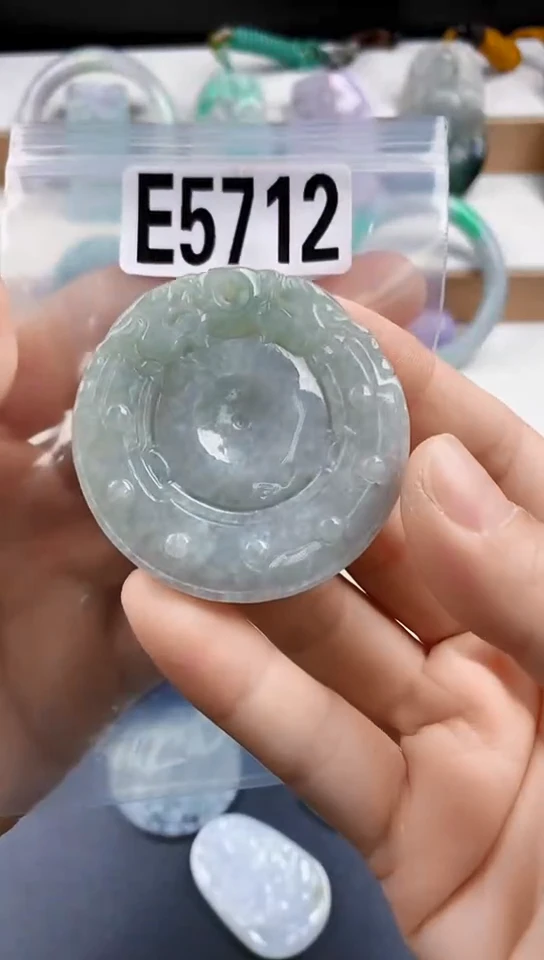 颈饰未镶嵌翡翠天然翡翠吊坠挂件