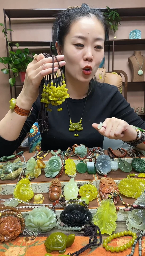 未镶嵌岫玉颈饰多样性发货发其中之一