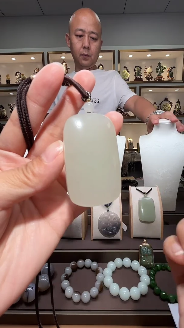 和田玉未镶嵌颈饰苏