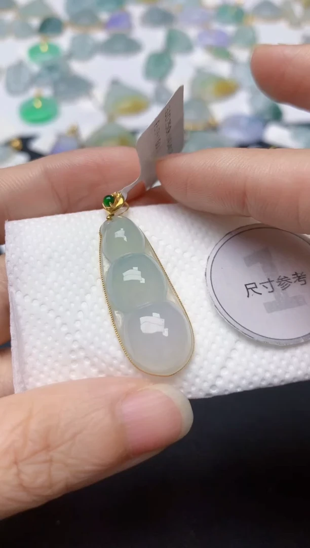 翡翠18K金镶嵌颈饰天然缅甸A货翡翠