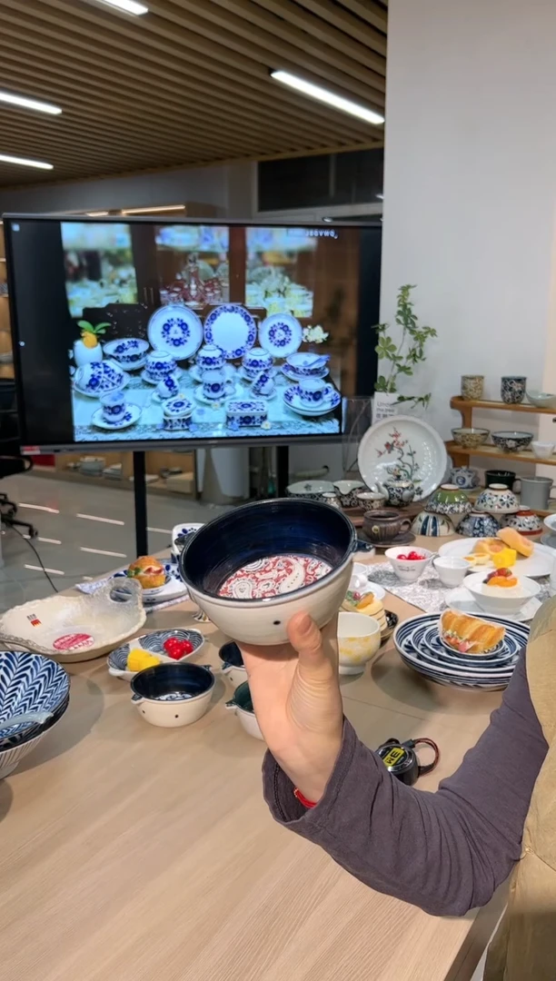 【闪购商品】瓷片イズリー 耳付ボウル ﾚｯﾄﾞ