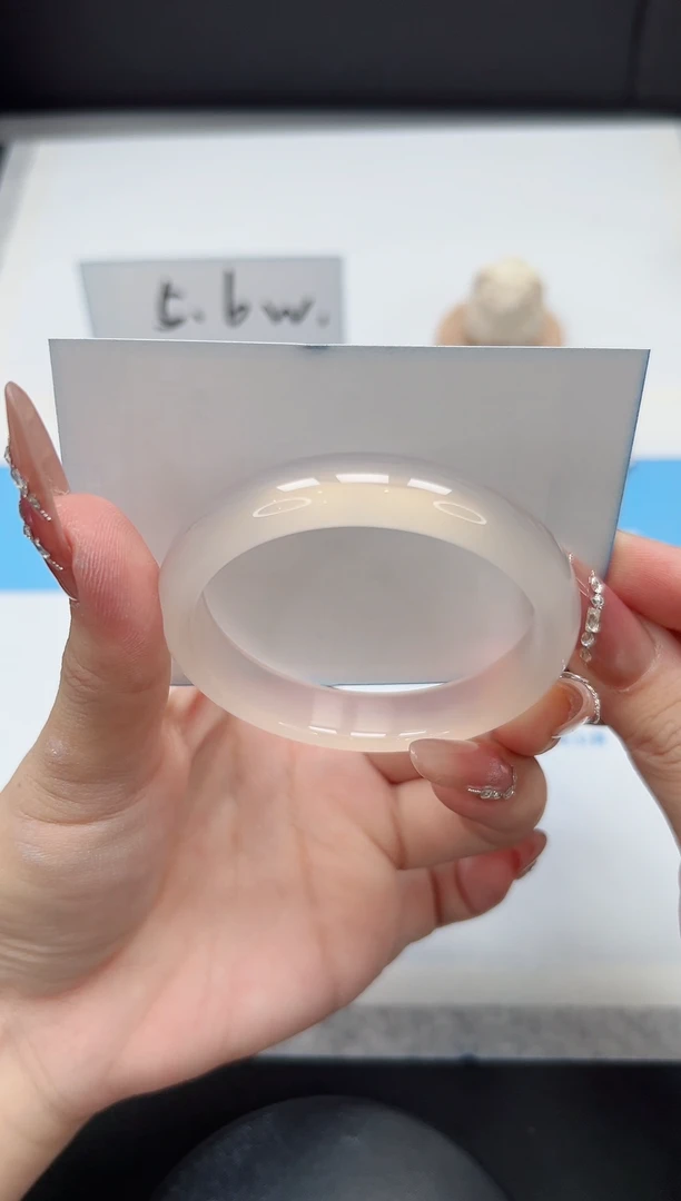 【闪购商品】石英质玉手镯未镶嵌258/52.1荔枝