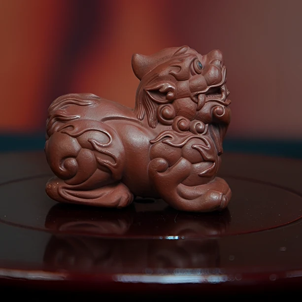 宜兴紫砂   红   仰天貔貅 摆件