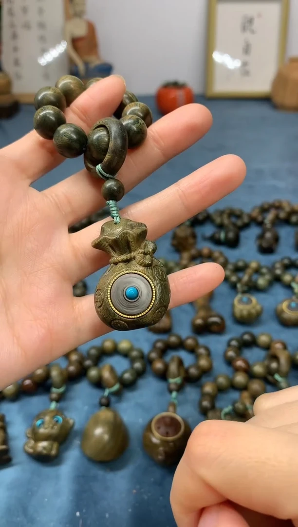 【闪购商品】维腊木（绿檀）把件赚钱袋 盘玩件