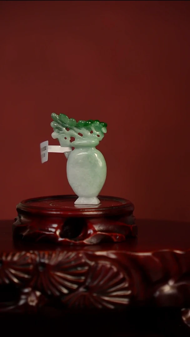 未镶嵌摆件翡翠花瓶