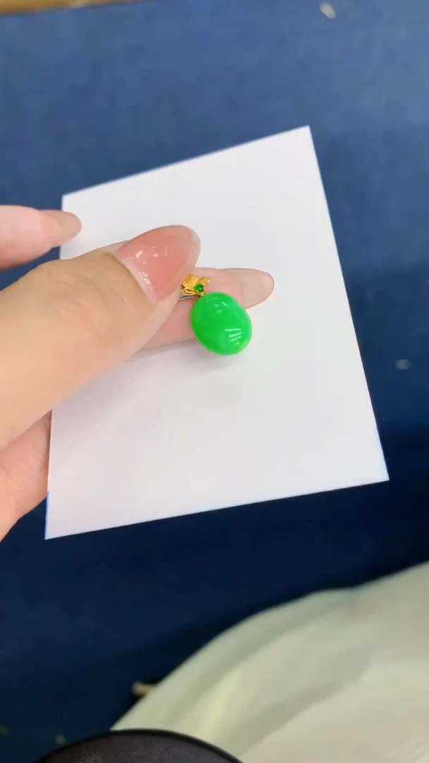 翡翠18K金镶嵌颈饰           1