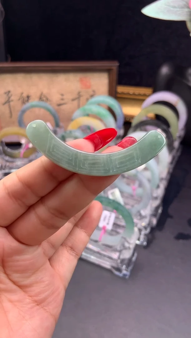 颈饰未镶嵌翡翠玉璜