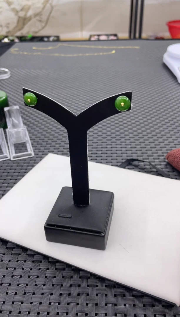 【闪购商品】和田玉耳钉一对18K金镶嵌(多样性发一件) E35