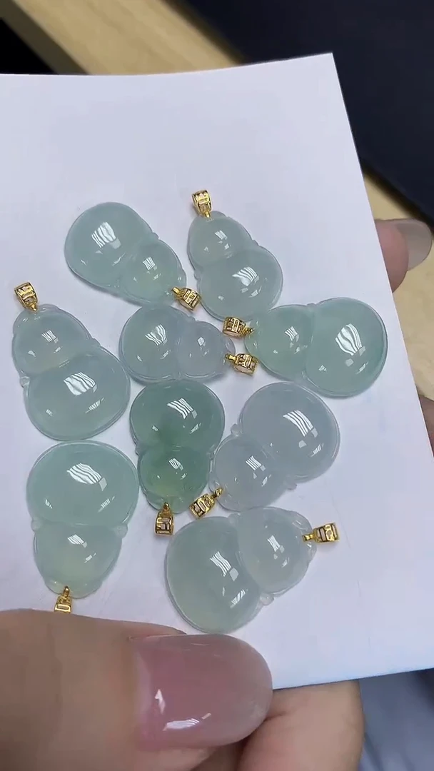 翡翠18K金镶嵌颈饰天然缅甸翡翠A货多样性发其一