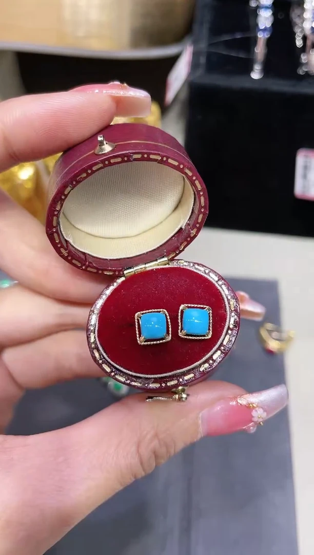 18K金镶嵌绿松石耳饰