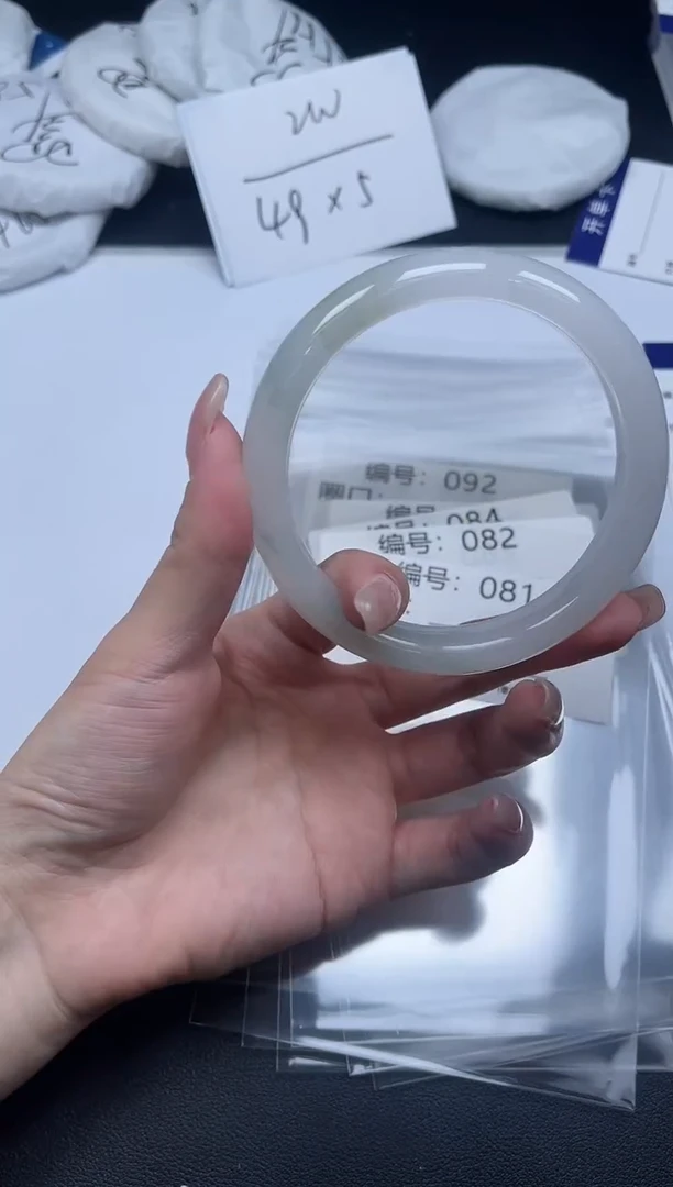 未镶嵌手镯石英质玉081-64