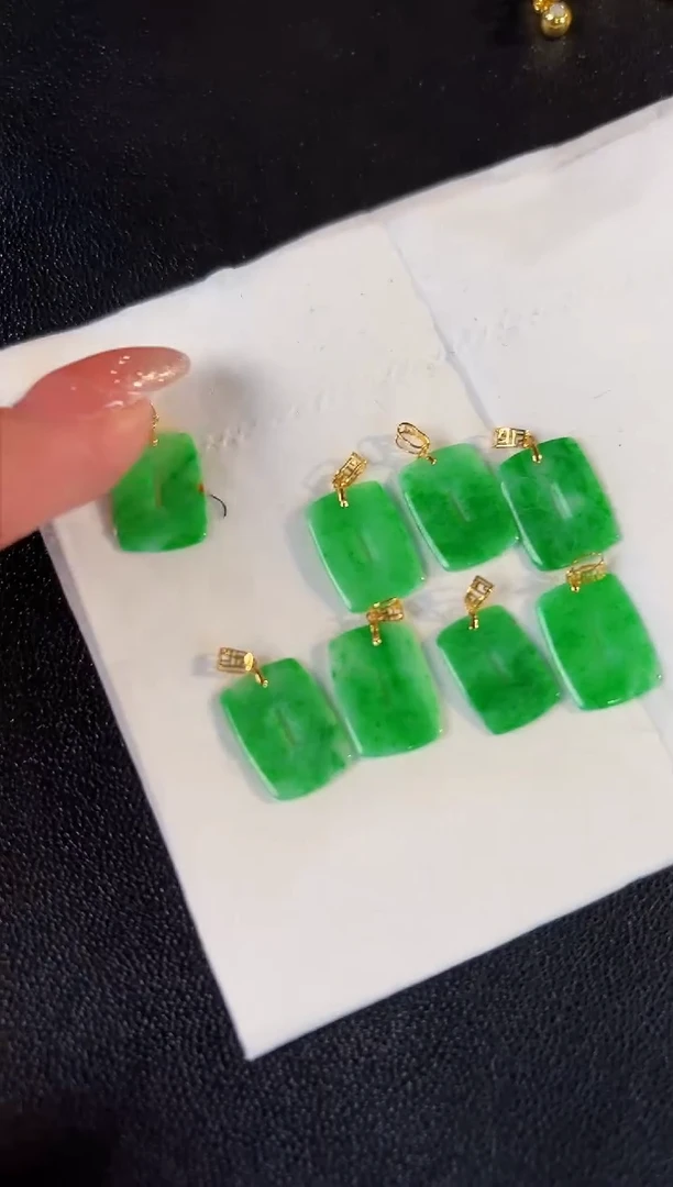 【闪购商品】翡翠颈饰18K金镶嵌缅料A货/多样性发货/一件 送手链