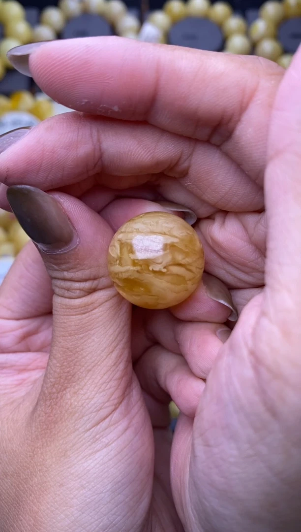 裸石琥珀未镶嵌大小姐珠宝80