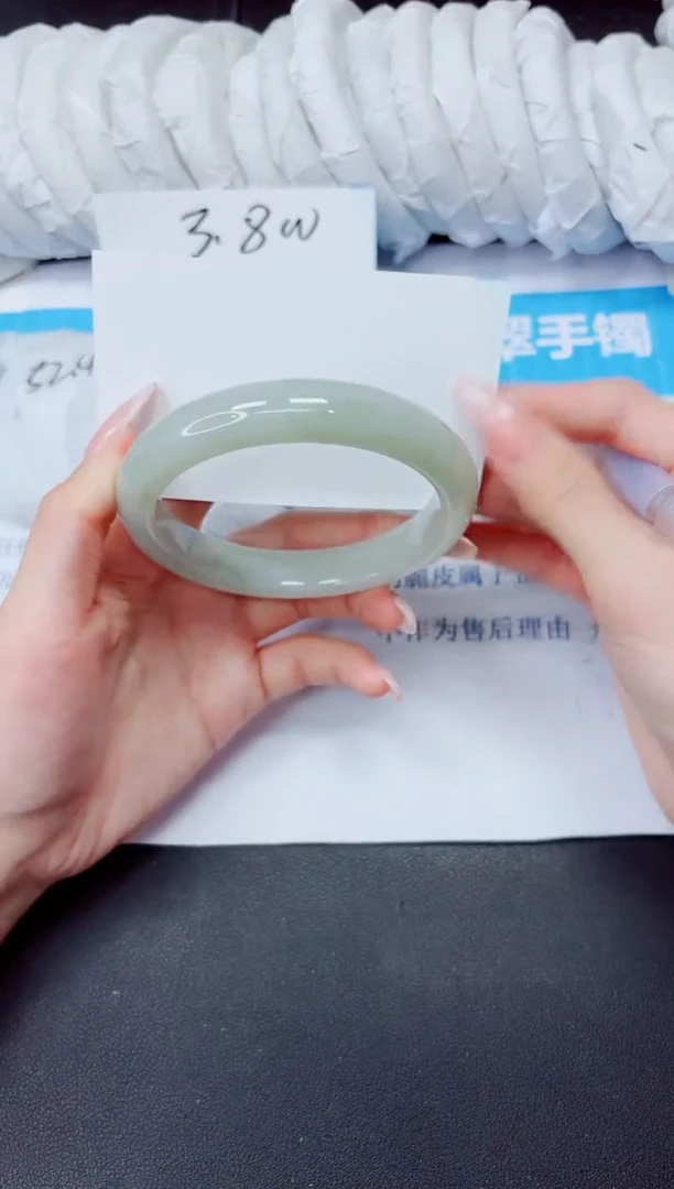 石英质玉手镯未镶嵌88/62.4