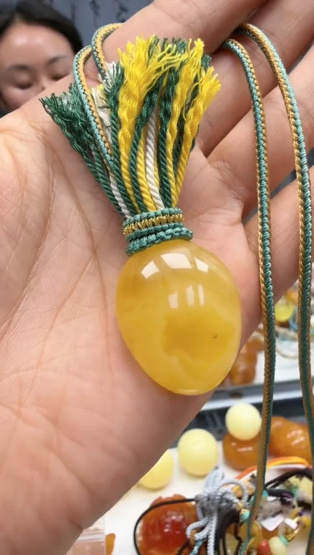 裸石琥珀未镶嵌如图