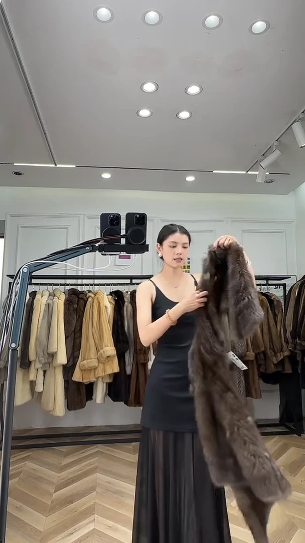 媛媛进口皮草直播间