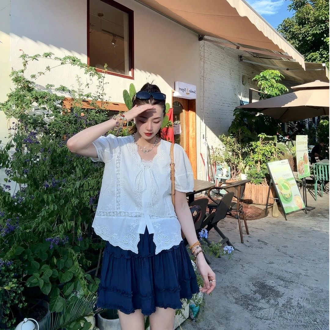 蝶花刺绣系带V短袖衬衫白