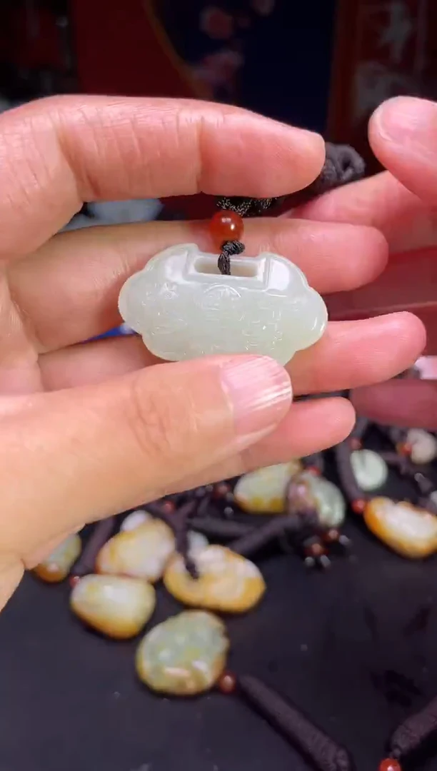 颈饰未镶嵌和田玉1