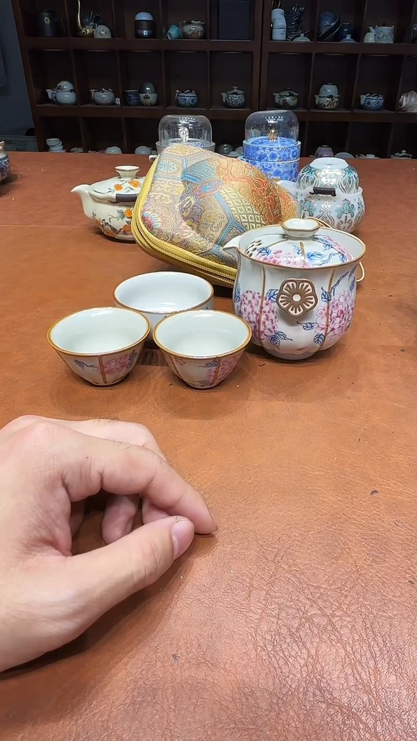 高雅艺术瓷的简单清