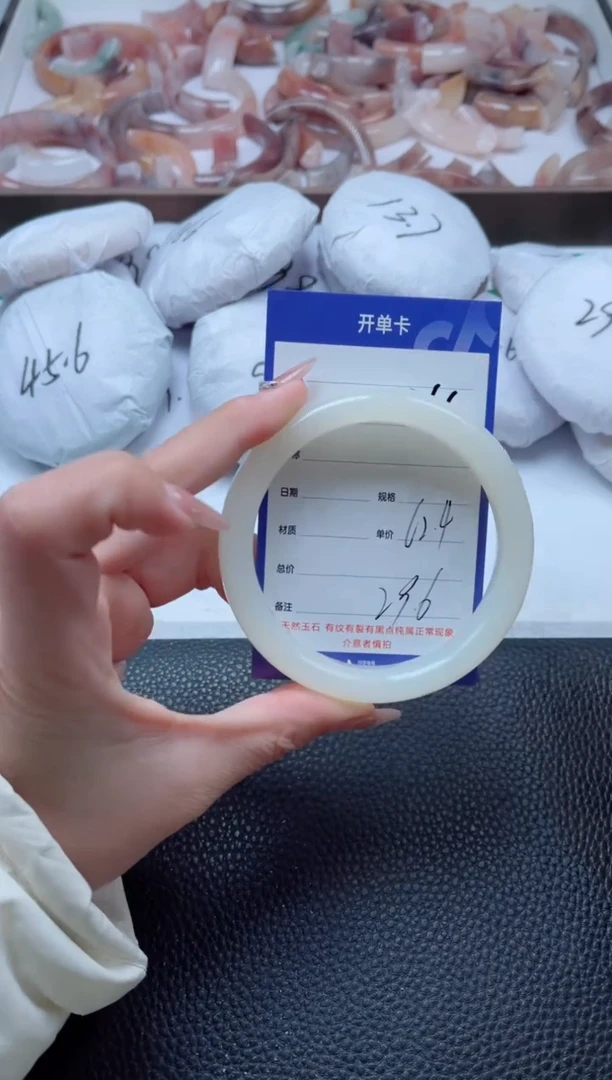 【闪购商品】石英质玉手镯未镶嵌266-62