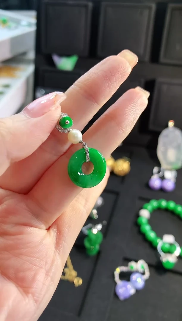 【闪购商品】翡翠吊坠(不含链)18K金镶嵌吊坠