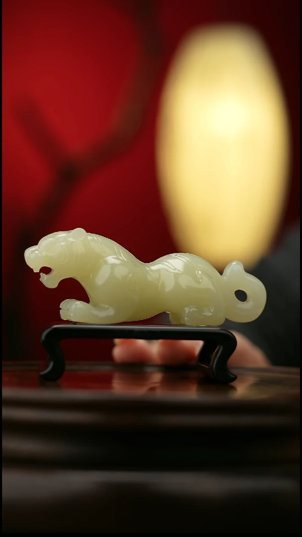 玉【虎虎生威】天然玉手把件