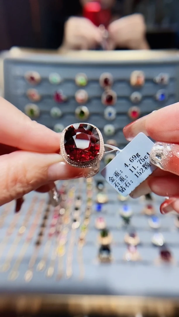 18K金镶嵌戒指碧玺11.75.