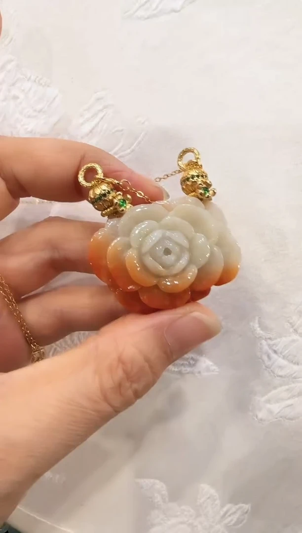 翡翠未镶嵌颈饰国风