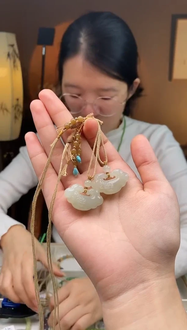 颈饰未镶嵌和田玉30左右如意锁多样性发一