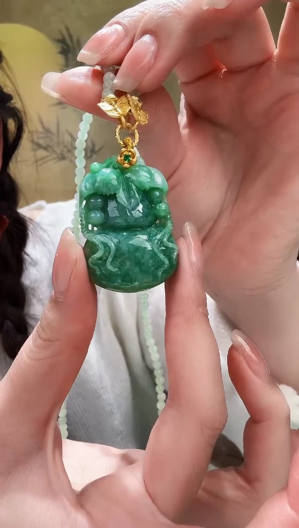 颈饰未镶嵌翡翠吊坠