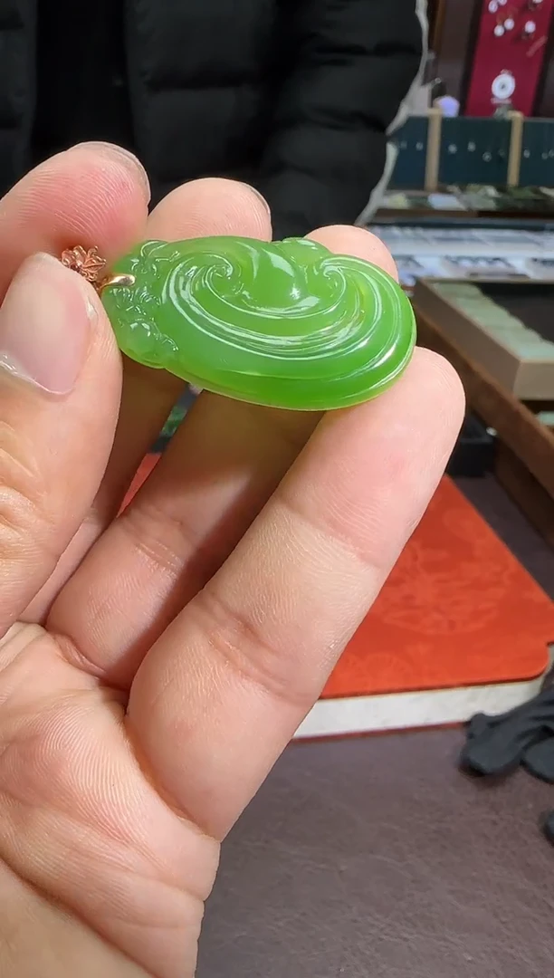 18K金镶嵌和田玉挂件【陆102】134 7026