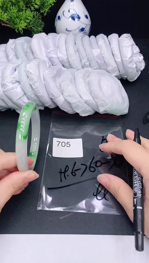 未镶嵌手镯翡翠705