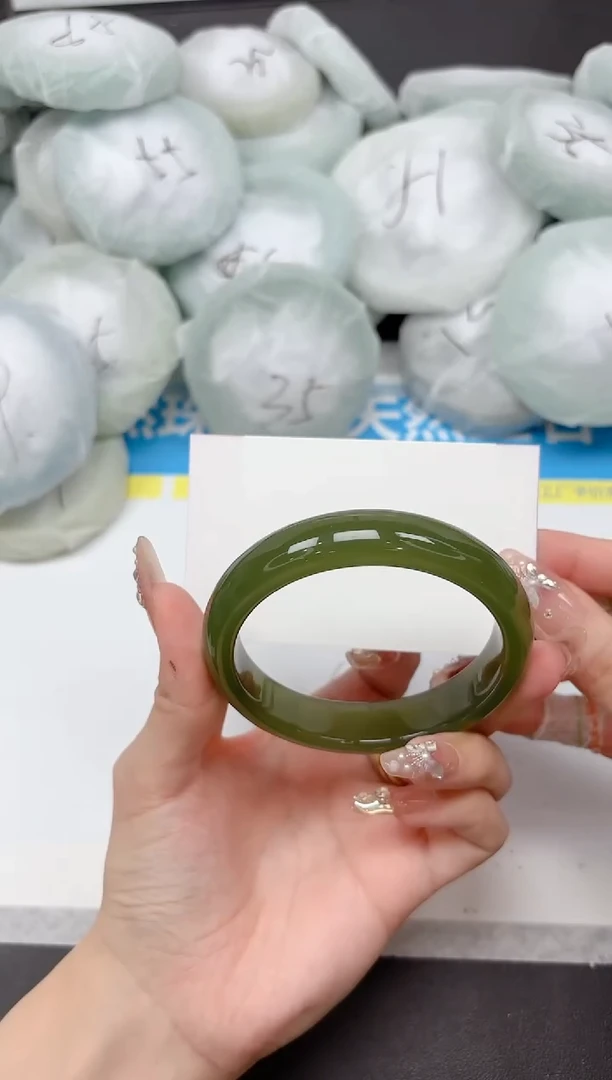 未镶嵌手镯石英质玉46-59.3