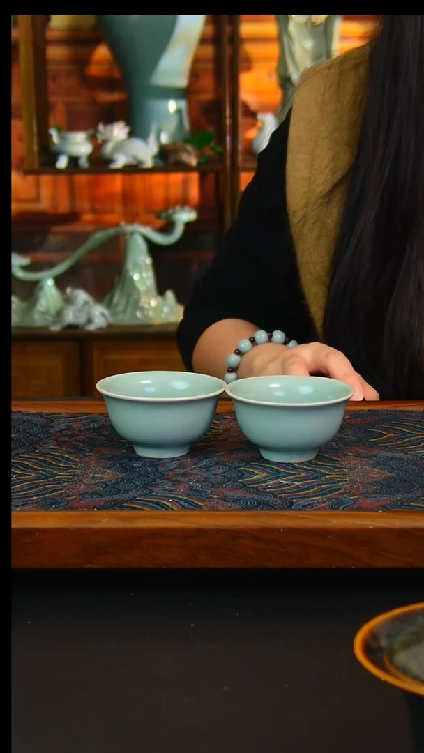 瓷片手工仿古釉压手杯一对，全品