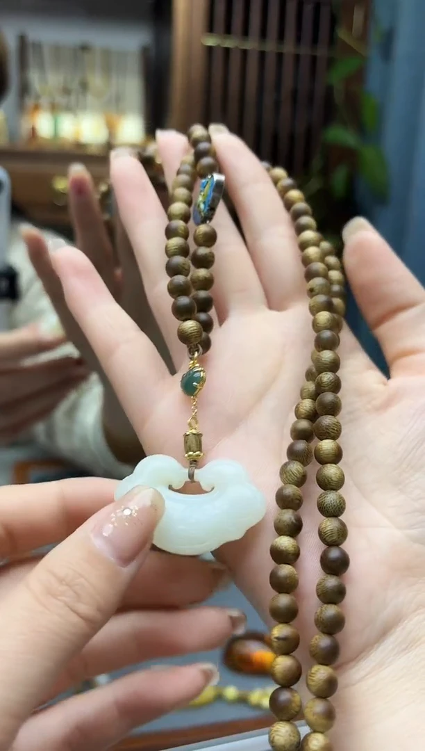 颈饰未镶嵌和田玉和田玉如意锁吊坠HX