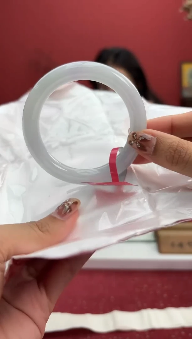 【闪购商品】翡翠手镯（圆镯）未镶嵌8手镯