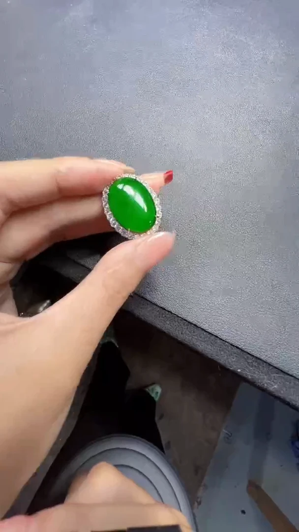 未镶嵌定制翡翠翡翠A货有轻微色差属于正常现象，戒指多样性发货1
