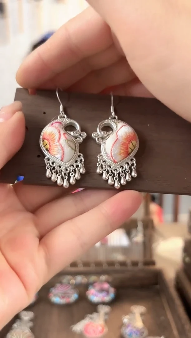 织绣彩云南阁非遗老绣饰品032