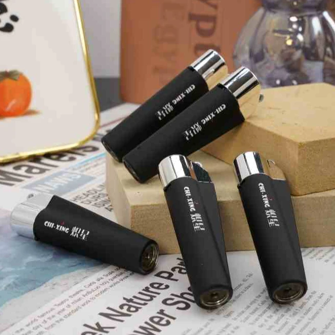 圆柱款防风直冲气体户外蓝焰创意真空镀膜实铜芯打火机超市批发