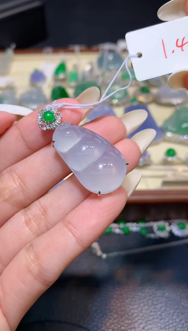 颈饰18K金镶嵌翡翠1