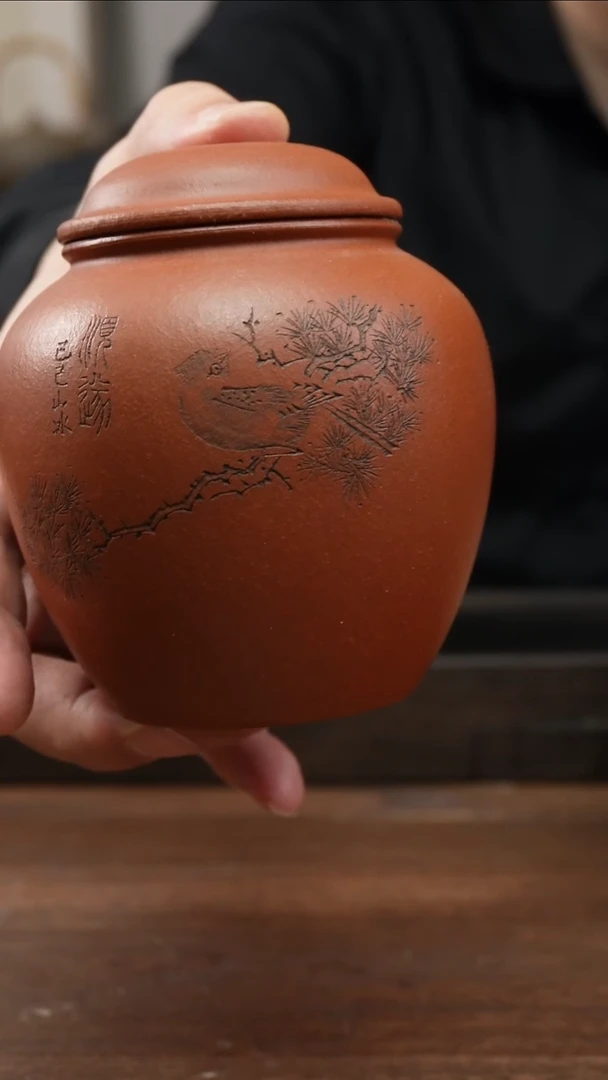 茶杯紫砂红清水小鸟    刻绘圆茶叶罐 ！