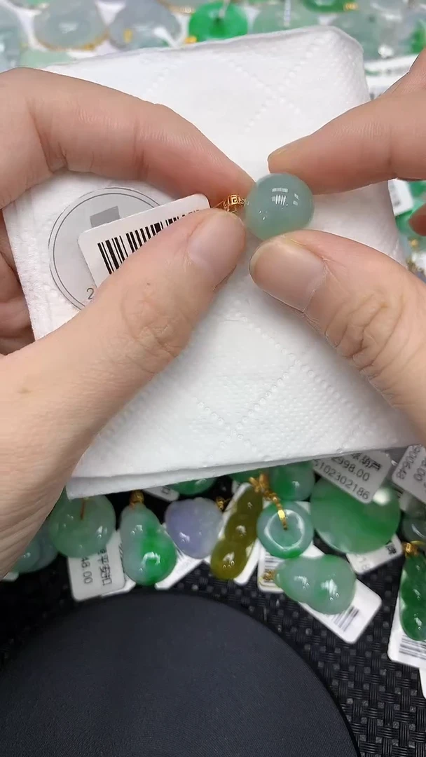 颈饰18K金镶嵌翡翠1111111111