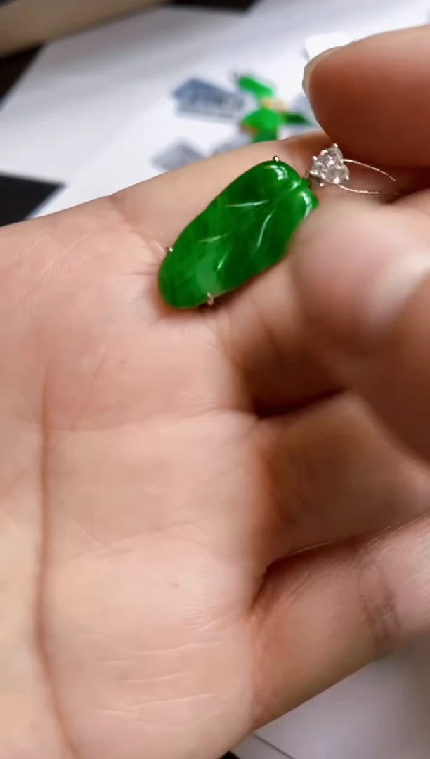 【闪购商品】翡翠颈饰18K金镶嵌吊坠