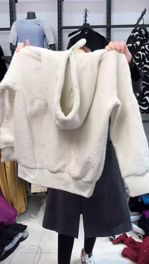 2638   编码  瑕疵直播间过款为准 尺码160 M