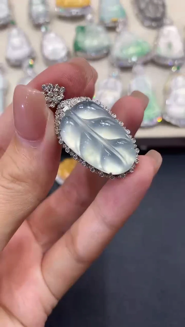 【闪购商品】翡翠吊坠(不含链)18K金镶嵌w29          