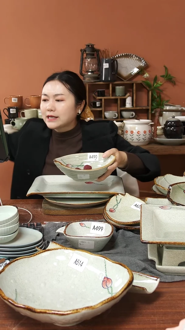 陶瓷A490 一只陶瓷荷花小元宝碗可能微瑕