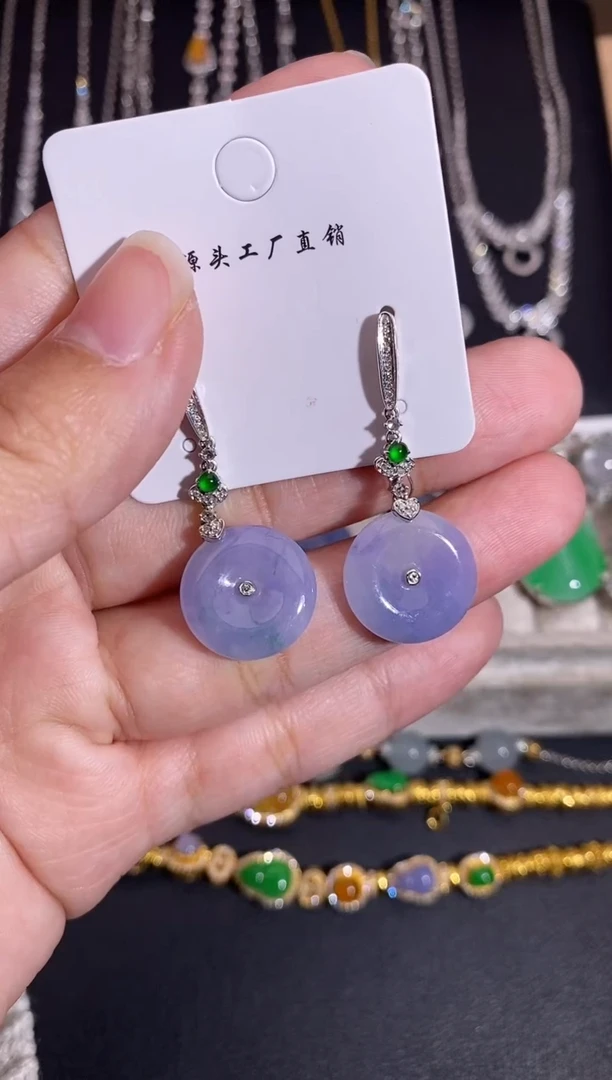 颈饰18K金镶嵌翡翠耳饰